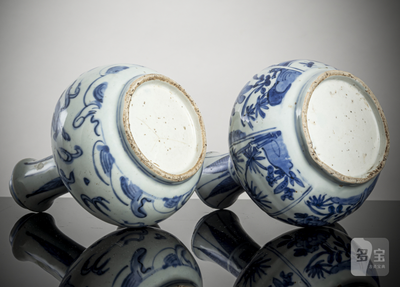 Two underglaze blue decorated kendi, one decorated in the Kraak style - 图4